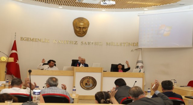 Burhaniyede yol yapımı için firma bulunamıyor