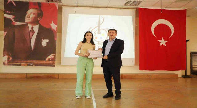 Bursa Zeki Müren Güzel Sanatlar Lisesi, ‘desen yarışmasına damga vurdu