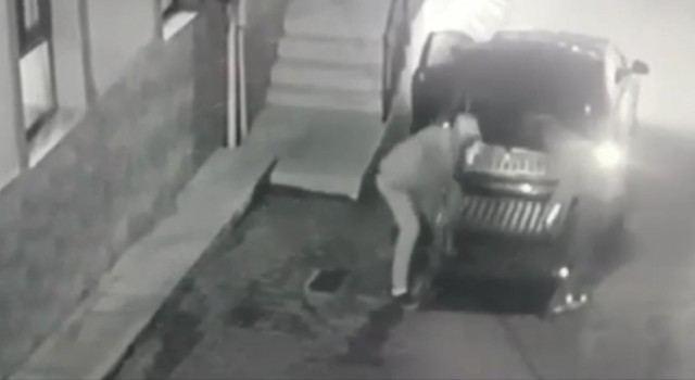 Bursada bir garip mazgal hırsızlığı kamerada