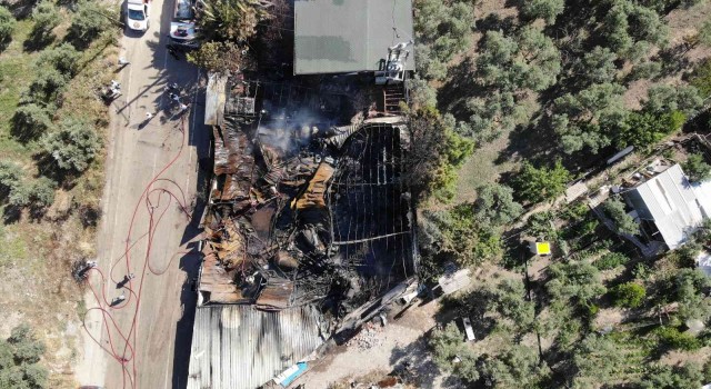 Bursada boya fabrikasındaki yangın söndürüldü