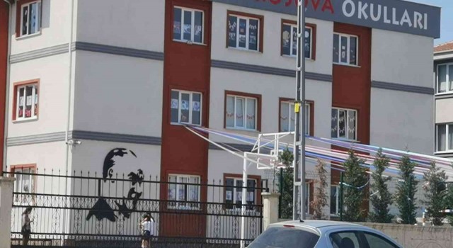 Bursada okulun camından düşen öğrenci ağır yaralandı