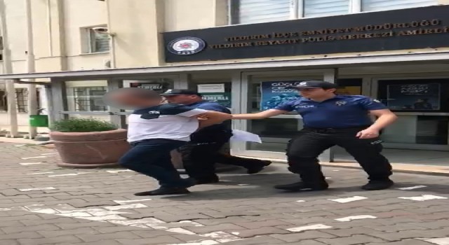 Bursada park halindeki araçtan kredi kartı çalan hırsız otelde yakalandı