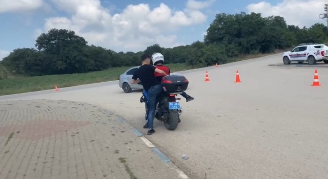 Bursada sınava geç kalan öğrenciyi jandarma motorize timi yetiştirdi