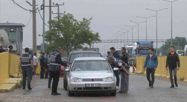 Bursada yasağa rağmen şehir dışından yürüyüş için gelenlere izin verilmiyor