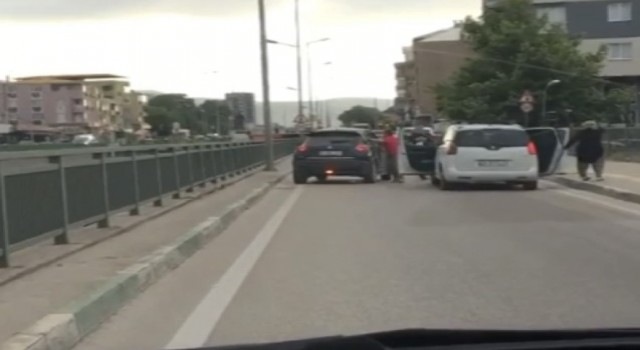 Bursada yol verme kavgasında ortalık meydan muharebesine döndü