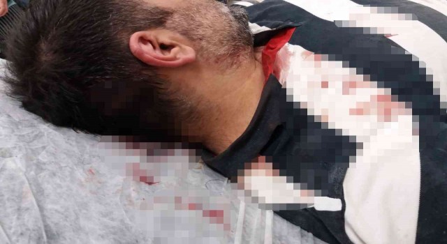 Büyükadada kaçak inşaatı görüntülemek isteyen gazeteciye kazma kürek ile saldırdılar