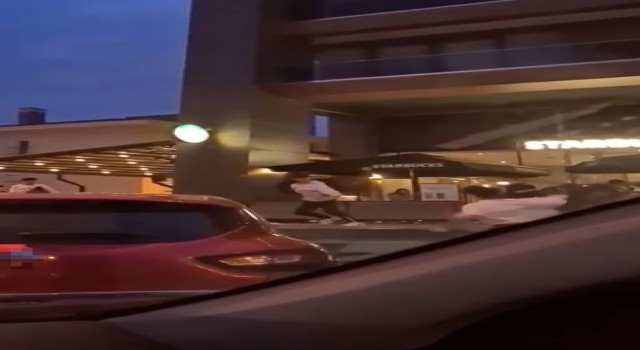 Büyükçekmecede kavgada sandalyeler havada uçuştu