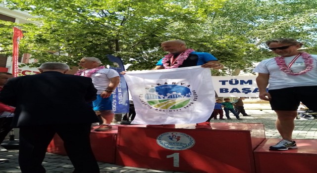 Büyükşehir sporcusu Ispartadan altın madalya ile döndü