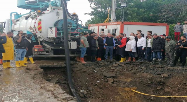 Büyükşehir yol bakımı timi Düzcede