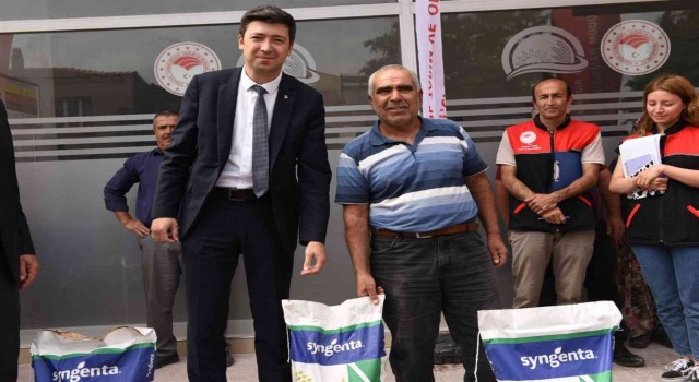 Büyükşehirden bin çiftçiye tohum desteği