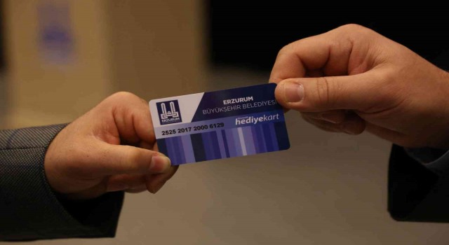 Büyükşehirden ihtiyaç sahibi 2 bin 500 aileye gıda kartı