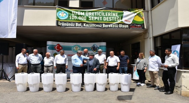 Büyükşehirden Salihlili üreticilere sepet desteği