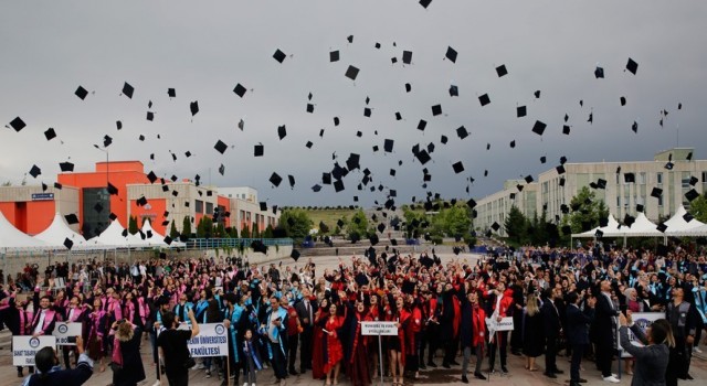 ÇAKÜde mezuniyet coşkusu sürüyor