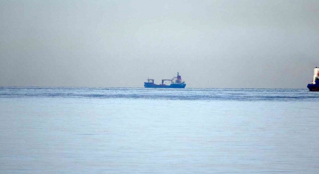 Çanakkale Boğazında arıza yapan gemi çekildi