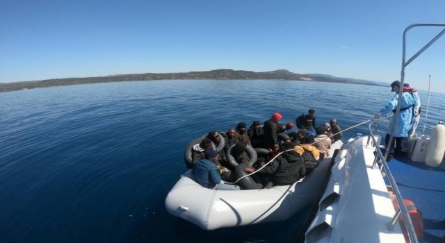 Çanakkalede yakalanan 100 düzensiz göçmen ülkesine gönderildi