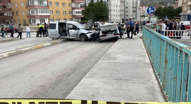 Çankırıda otomobil ile hafif ticari araç çarpıştı: 6 yaralı