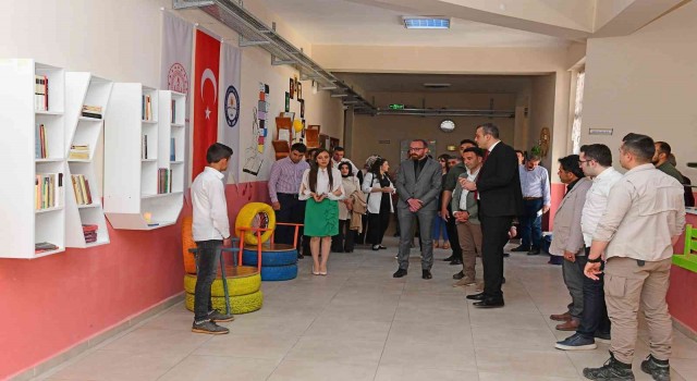 Çatakta ‘Geri Dönüşüm Koridor Kütüphanesi açıldı