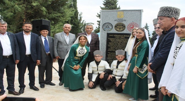Çerkez Osmanlı komutanının yenilenen mezarı ve kaidesi ziyarete açıldı