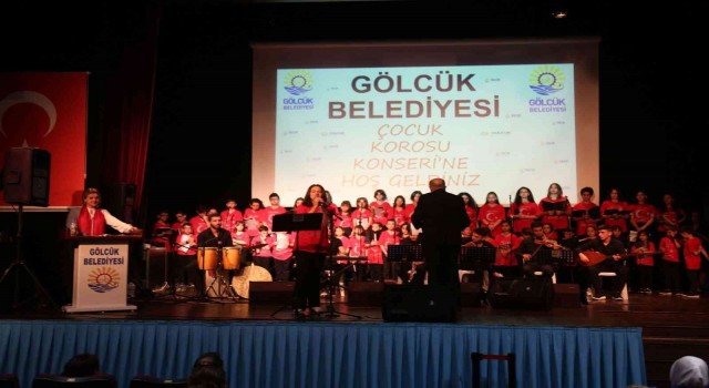 Çocuk korusu büyük alkış aldı