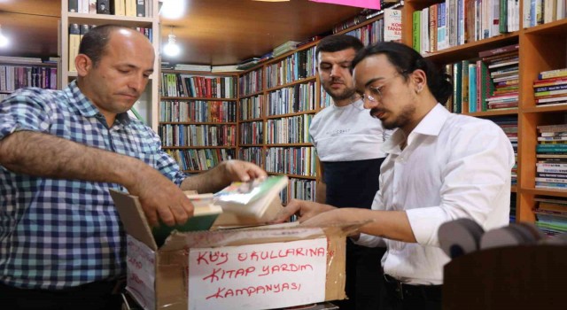 Çocuklar okusun diye kitap toplama kampanyası başlattılar