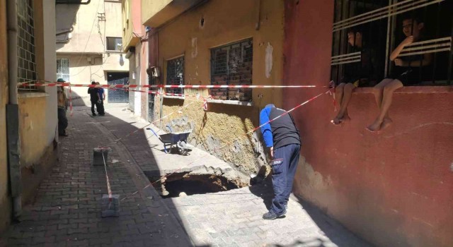 Çöken yolda Roma Dönemine ait tünel ortaya çıktı