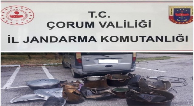 Çorumda türbe hırsızları tutuklandı