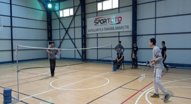 Çukurcada Batminton müsabakaları yapıldı