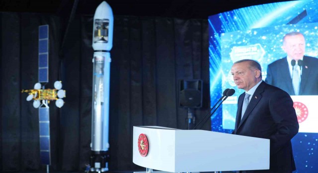 Cumhurbaşkanı Erdoğan: Vizyonsuzlara kötü bir haberimiz daha var, İMECEyi 2023ün Ocak ayında Türksat 6Ayı da yine 2023 yılının ortalarında uzaya fırlatıyoruz