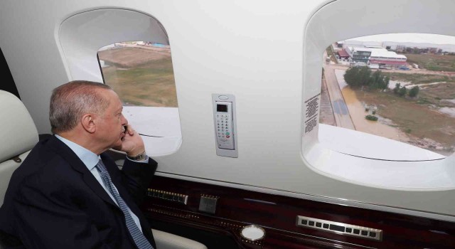 Cumhurbaşkanı Erdoğan, selden etkilenen Akyurtta havadan incelemede bulundu