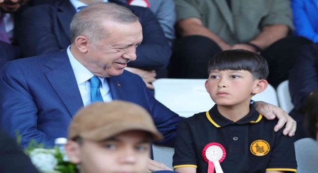 Cumhurbaşkanı Erdoğan: “Sene sonuna kadar 100 milyon yardımcı kaynağı öğrencilerimizle buluşturmayı hedefliyoruz”