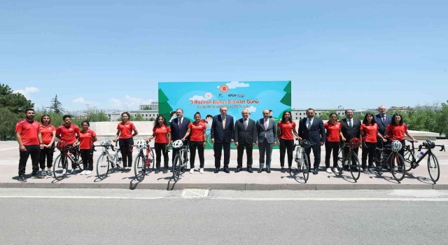 Cumhurbaşkanı Erdoğan, TBMMde sporcularla bir araya geldi