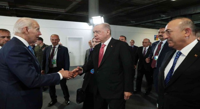 Cumhurbaşkanı Erdoğan ve ABD Başkanı Bidenden ayaküstü sohbet