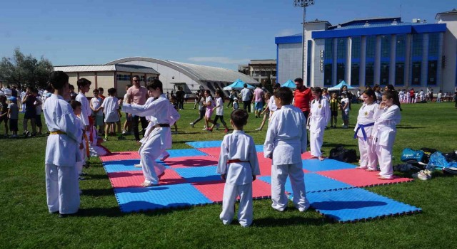 Cumhurbaşkanı Erdoğanın müjdesini verdiği yaz spor okulları törenle başladı