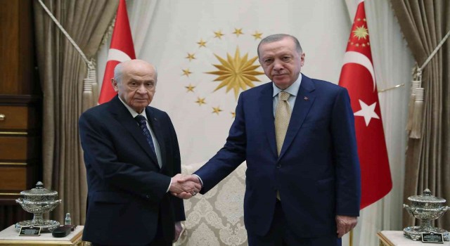 Cumhurbaşkanı Recep Tayyip Erdoğan, Milliyetçi Hareket Partisi Genel Başkanı Devlet Bahçeli ile Cumhurbaşkanlığı Külliyeside bir araya geldi.