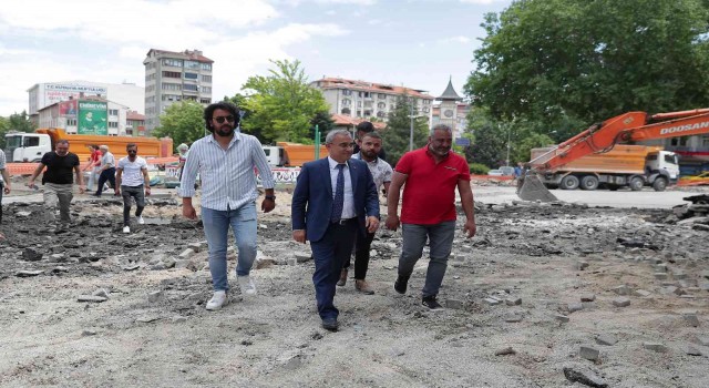 Cumhuriyet Caddesinin trafiğe açılıp açılmaması konusunda kamuoyunun görüşünü alacağız