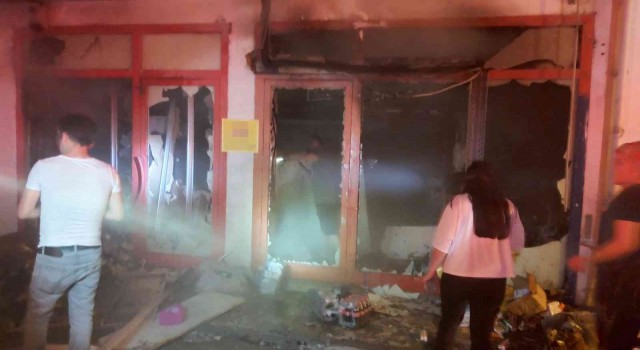 Datçada bir zincir market şubesinde çıkan yangında maddi hasar meydana geldi