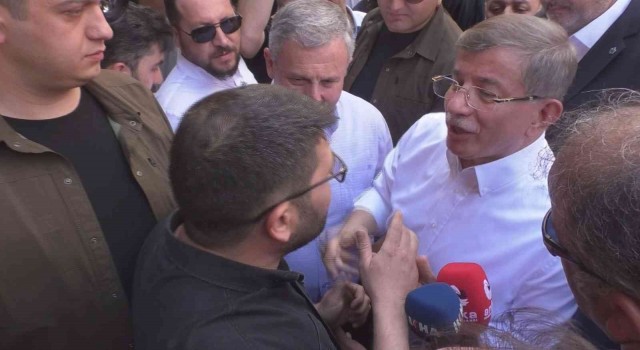 Davutoğlunu Şire Pazarı ziyaretinde yuhaladılar