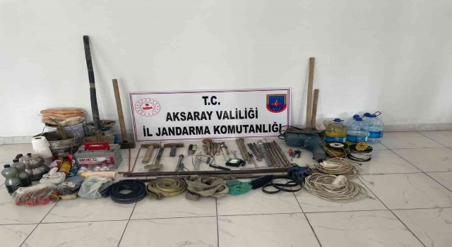 Defineci dinamitlerle birlikte suçüstü yakalandı