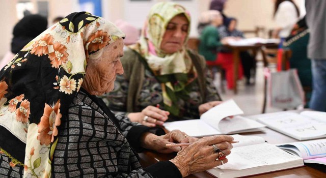Deneyimli Kafeler her yaştan vatandaşı ağırlıyor
