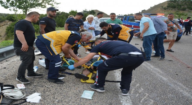 Denizliden Antalyaya giden tur midibüsü devrildi: 1 ölü, 22 yaralı
