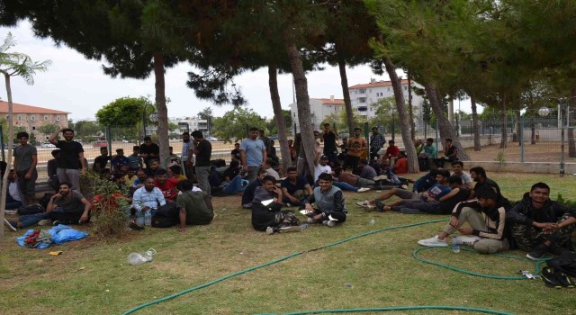 Didimden Yunan adalarına kaçmaya çalışan 136 göçmen yakalandı