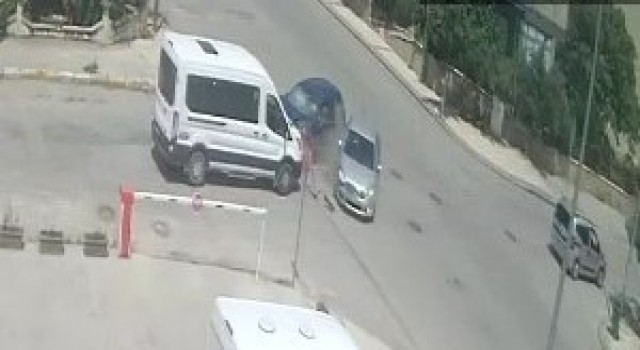 Dikkatsizliğin getirdiği kazalar kamerada
