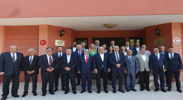 Dışişleri Bakanı Çavuşoğlu, KKTCde sivil toplum örgütü temsilcileriyle buluştu