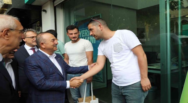 Dışişleri Bakanı Mevlüt Çavuşoğlu, Bingölde esnafla bir araya geldi