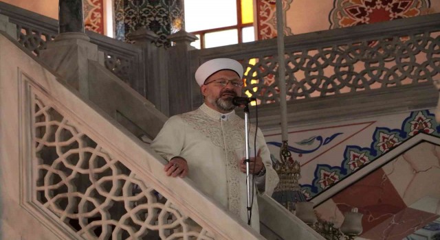 Diyanet İşleri Başkanı Ali Erbaş Cumhurbaşkanı Erdoğanın memleketi Rizenin Güneysu ilçesinde cuma hutbesi okuldu