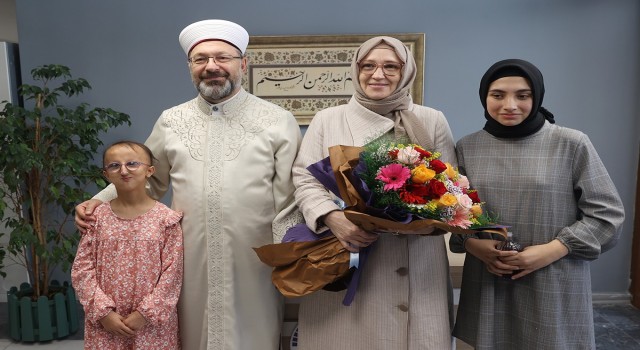 Diyanet İşleri Başkanı Erbaş, görme engelli hafızlık öğrencilerinin yıl sonu etkinliğine katıldı
