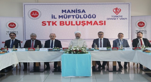 Diyanet İşleri Başkanı Erbaş, Manisada STK temsilcileri ile bir araya geldi