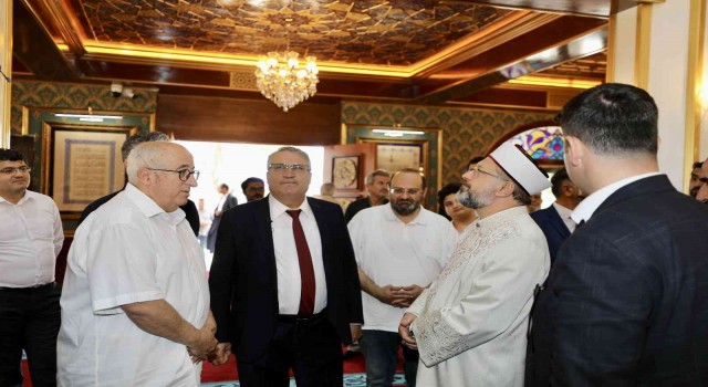 Diyanet İşleri Başkanı Yunusemre Meydan Camiine hayran kaldı