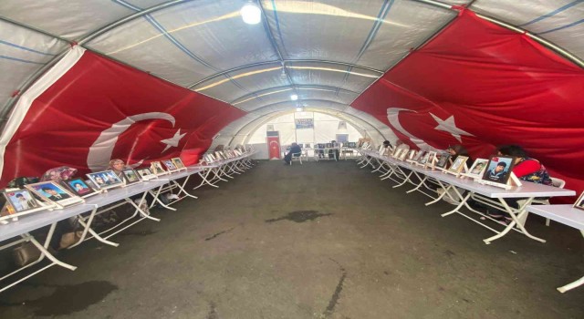 Diyarbakırda aileler bin 9 gündür evlatlarını yolunu gözlüyor