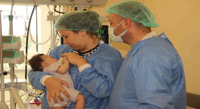Dört aylık bebeğin 300 binde bir görülen rahatsızlığı Konyada şifa buldu